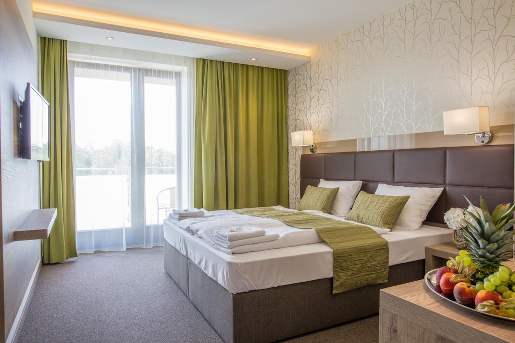 Nádas Tó Park Hotel Vasad Kültér fotó
