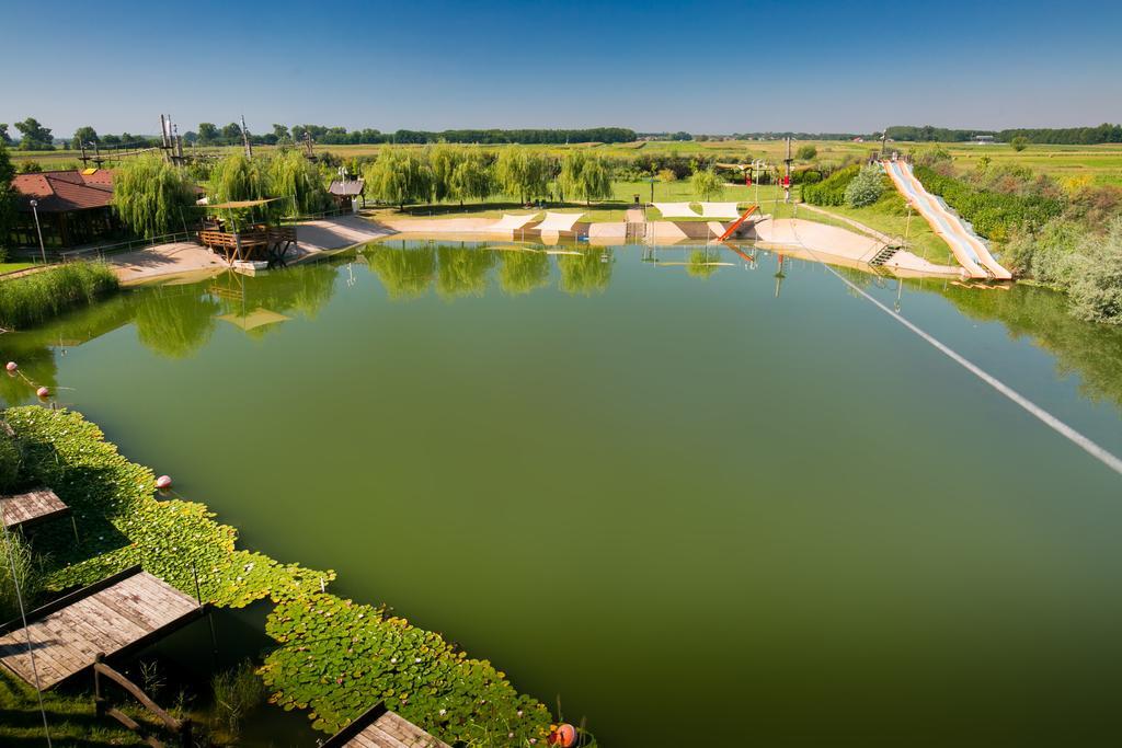 Nádas Tó Park Hotel Vasad Kültér fotó