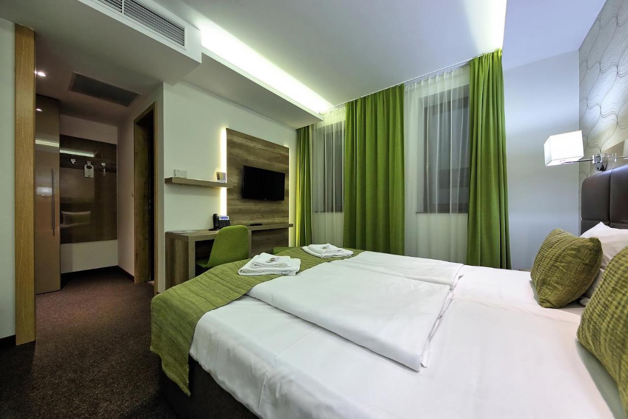 Nádas Tó Park Hotel Vasad Kültér fotó