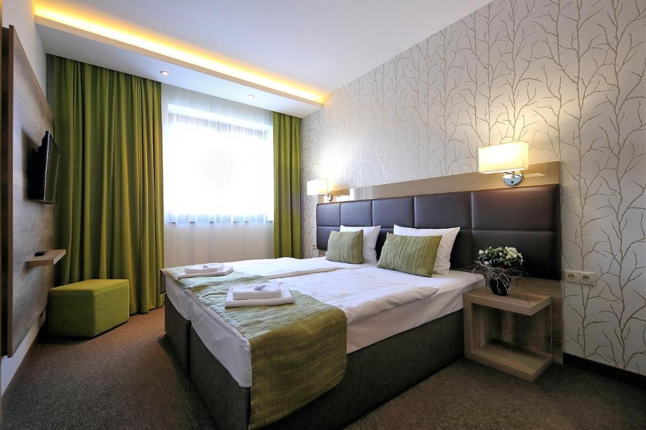 Nádas Tó Park Hotel Vasad Kültér fotó