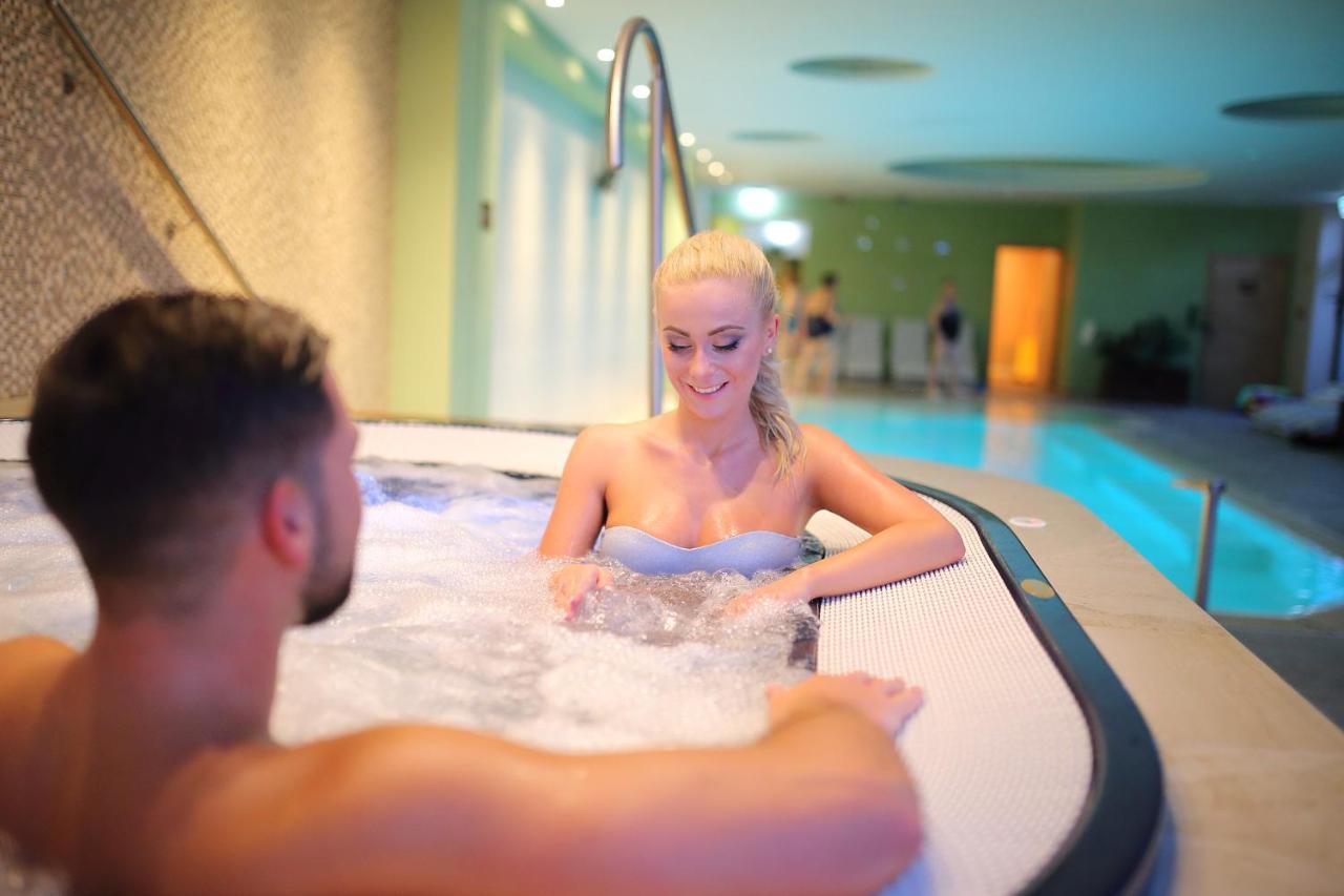 Nádas Tó Park Hotel Vasad Kültér fotó