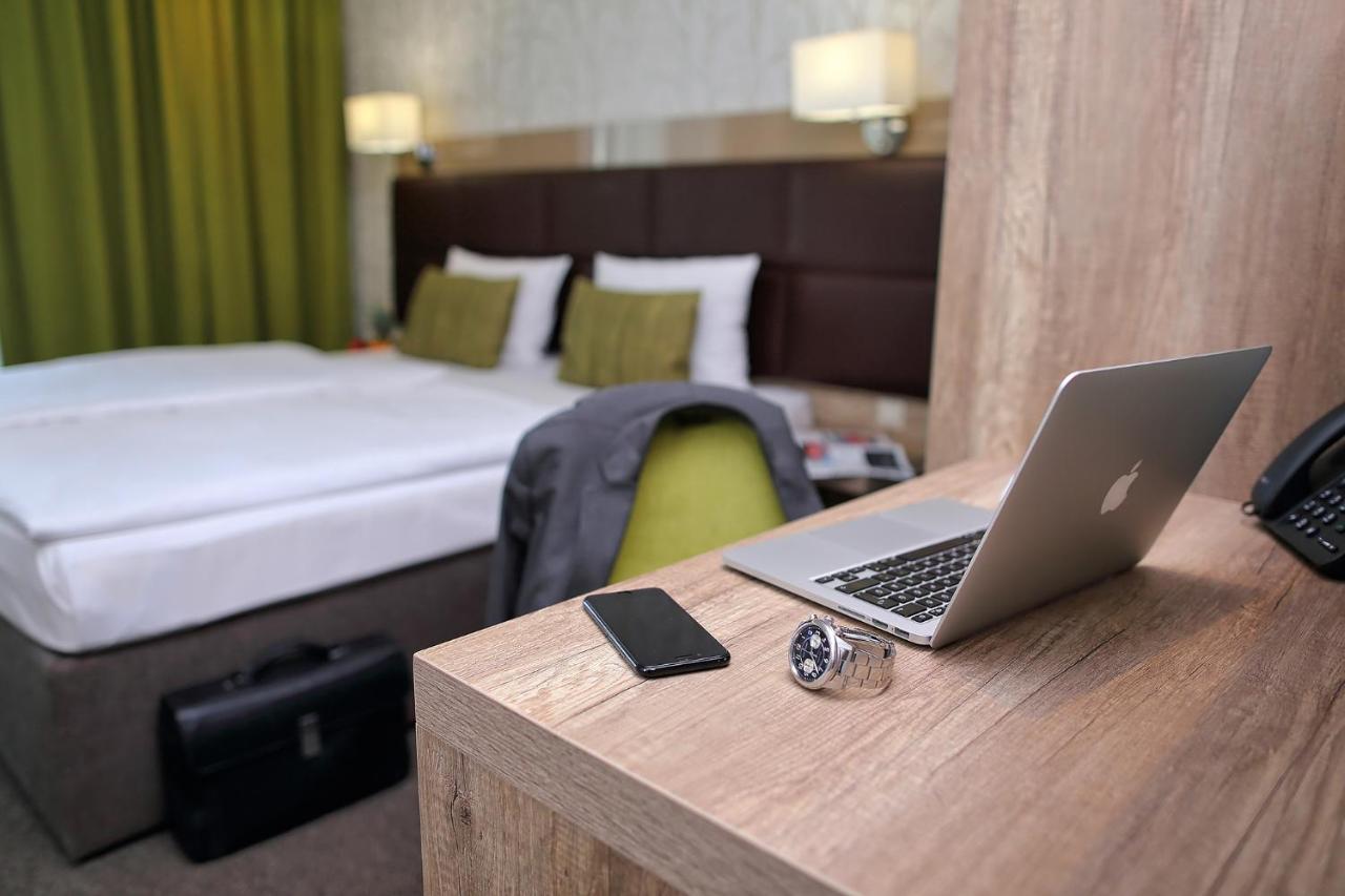 Nádas Tó Park Hotel Vasad Kültér fotó